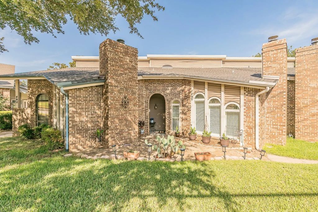 400 S Fielder Road, Arlington