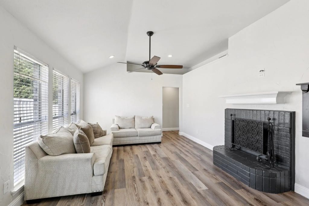 767 Deauville Circle E, Fort Worth