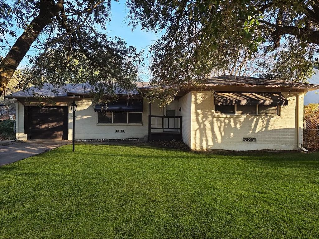 1811 W College Street, Sherman