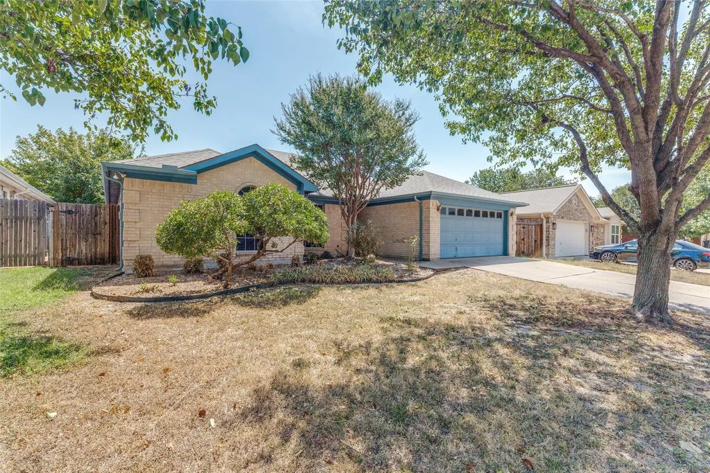 8104 Berkshire Drive, Fort Worth