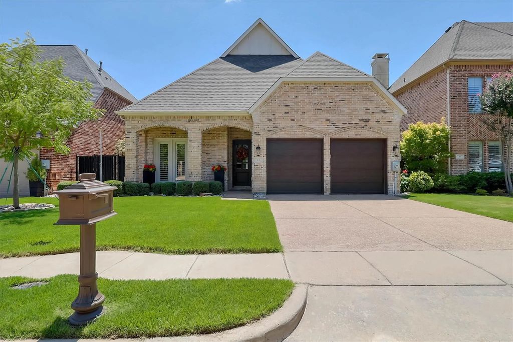 45 Secluded Pond Drive, Frisco