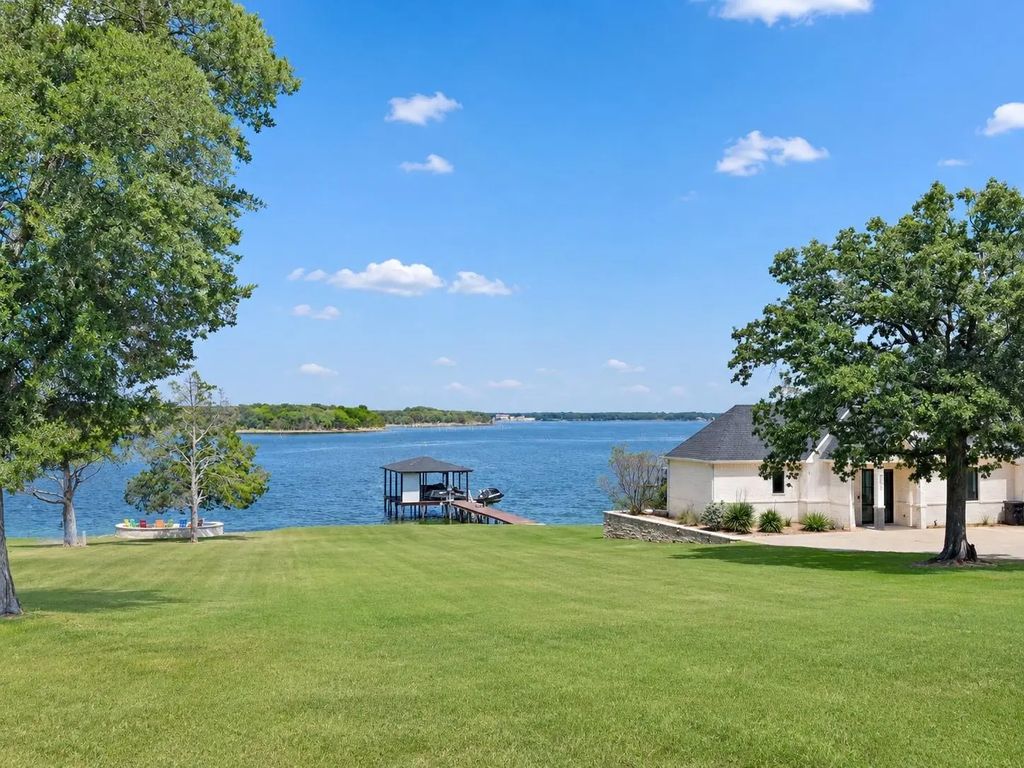 105 Crepe Myrtle, Corsicana