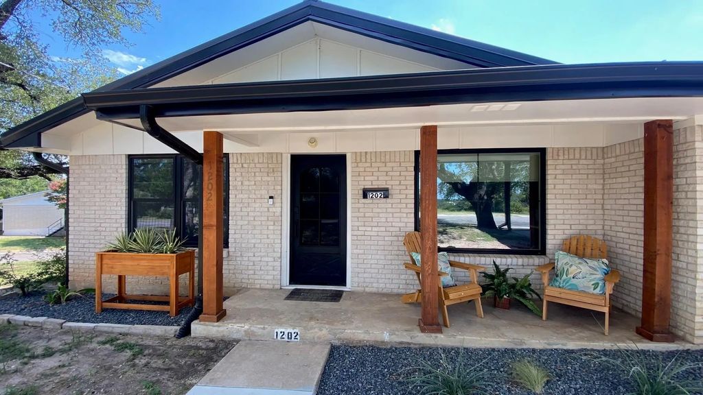 1202 Nix Road, Lampasas