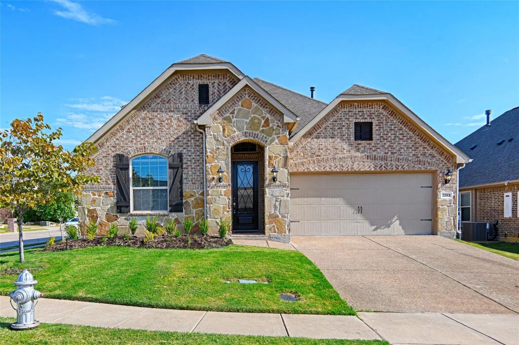 2283 Prairie Glen Street, Lewisville