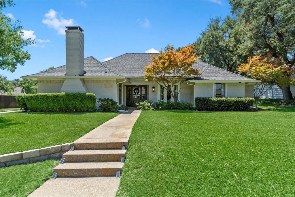 1800 Cross Bend Road, Plano