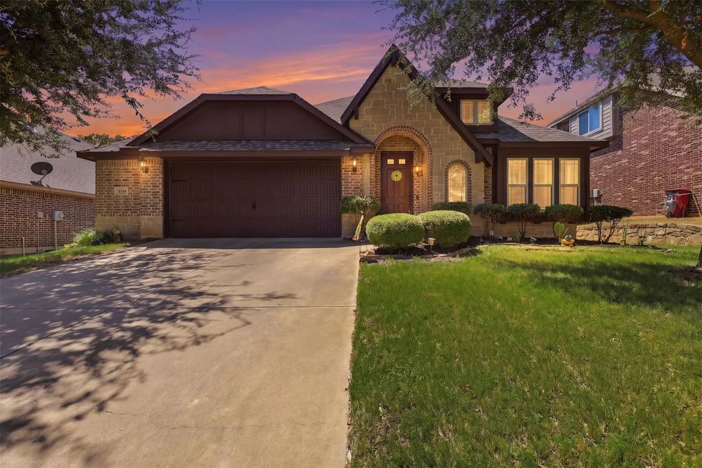 1216 Barberry Drive, Burleson