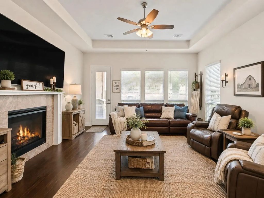 12505 Amesbury Way, Farmers Branch