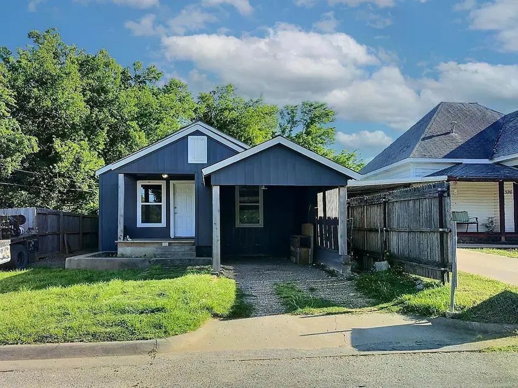 330 E Thompson Street, Jacksboro