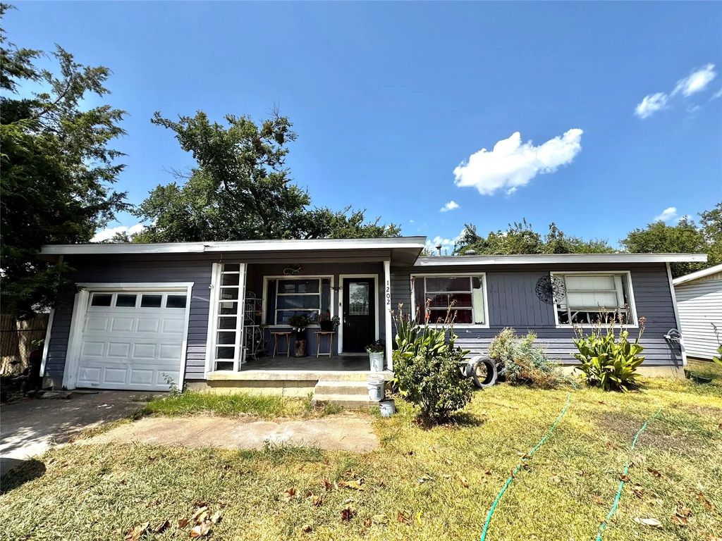 1202 Huddleston Drive, Grand Prairie
