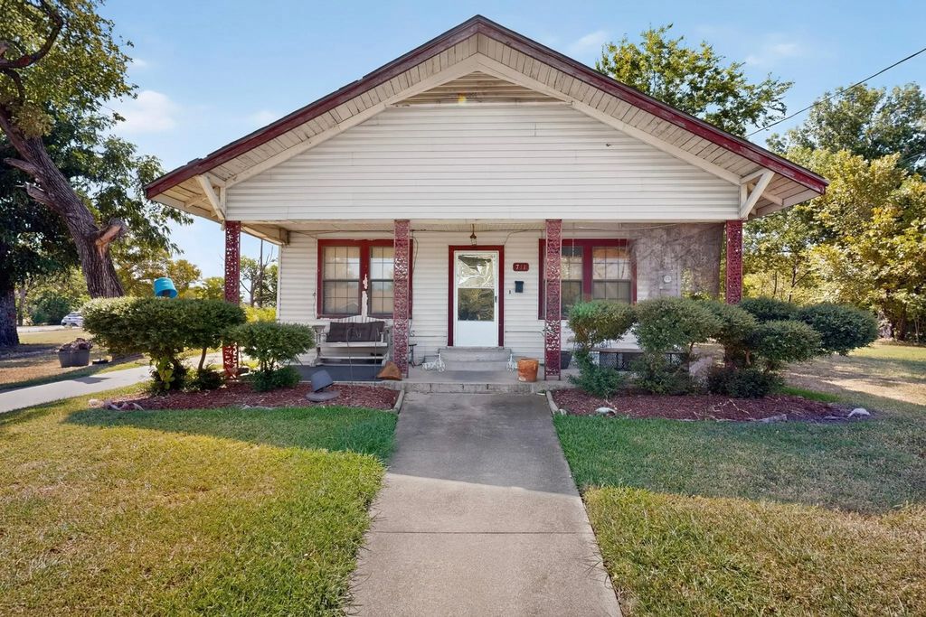 711 Mlk Boulevard, Corsicana