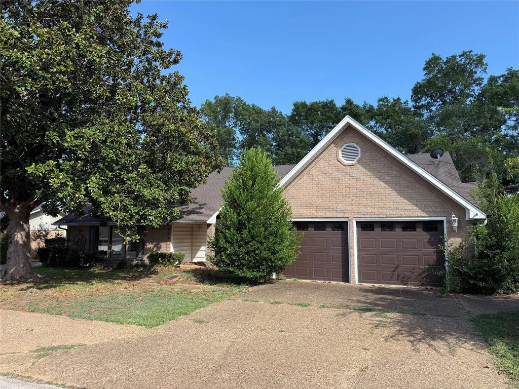 249 N Bay Drive, Bullard