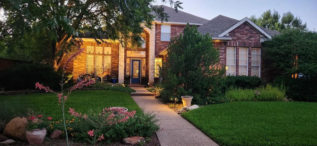 4816 Bellflower Way, Fort Worth