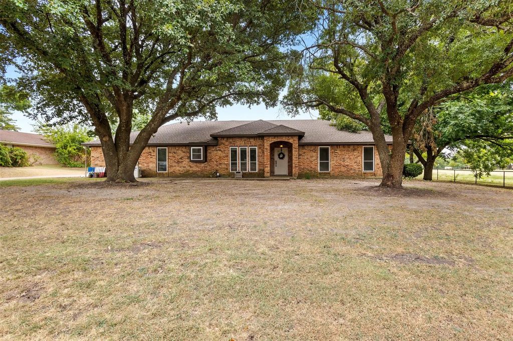 844 Fm 2194, Farmersville