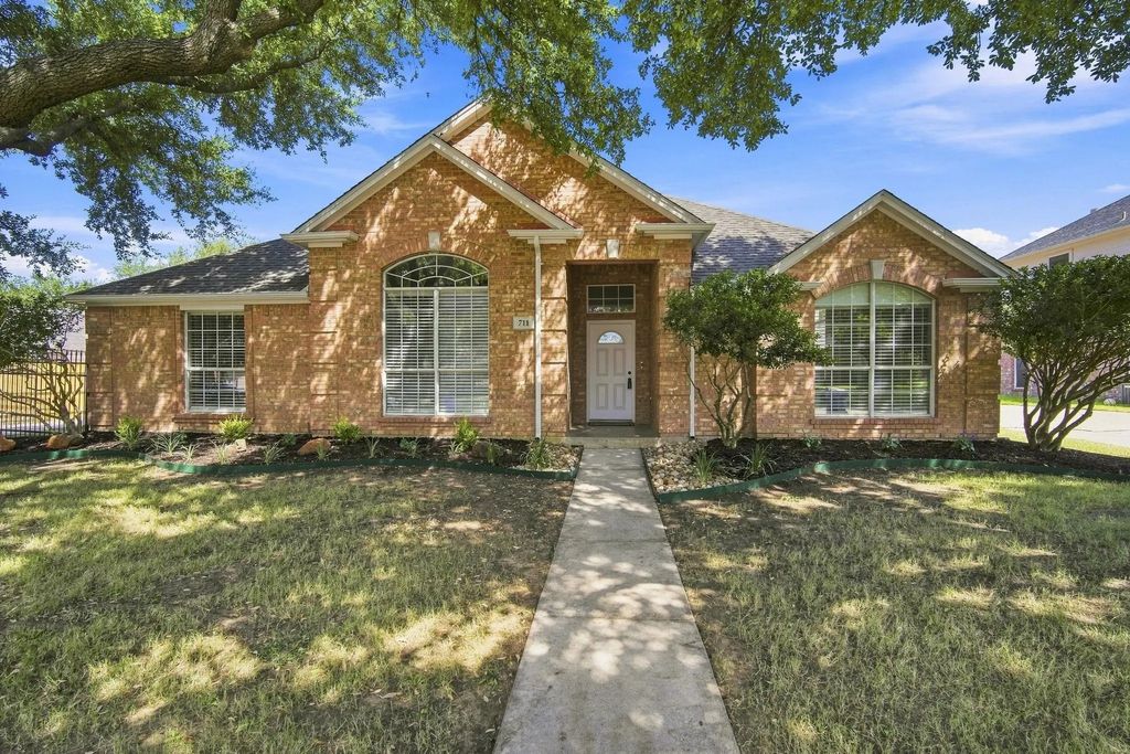 711 Coal Creek Drive, Mansfield
