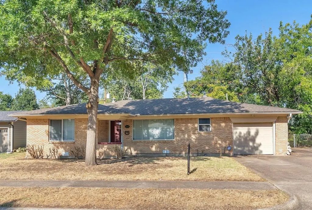 1232 Valley Vista Drive, Grapevine