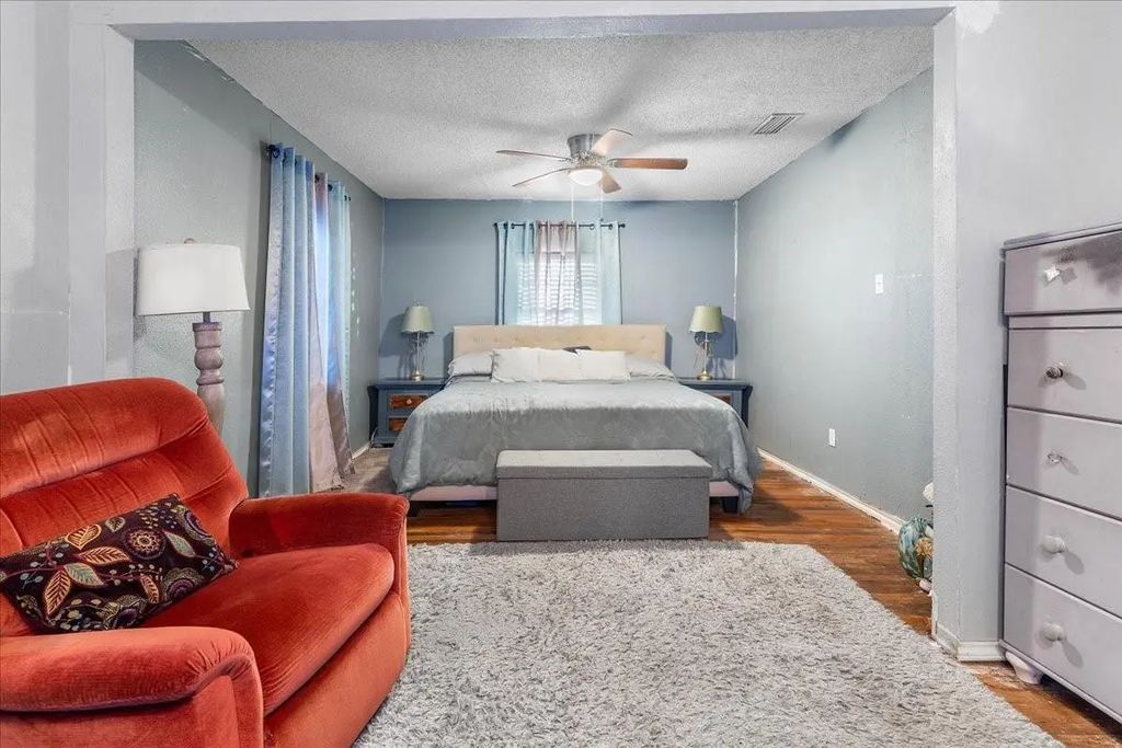 2801 Crystal Drive, Balch Springs