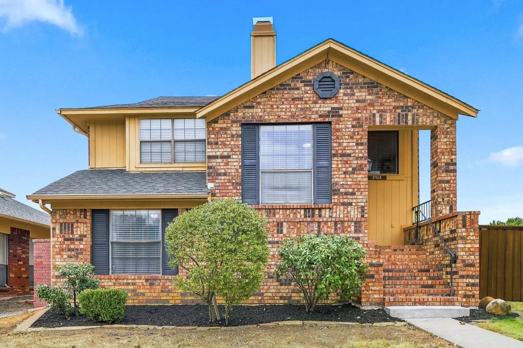 2923 Menlo Park Lane, Carrollton