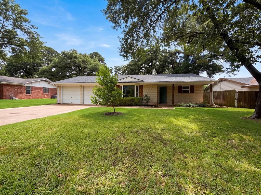 1805 Brookview Drive, Arlington