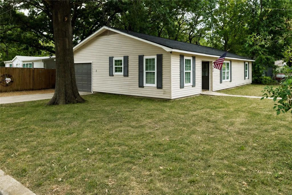 300 Broadway Street, Whitesboro
