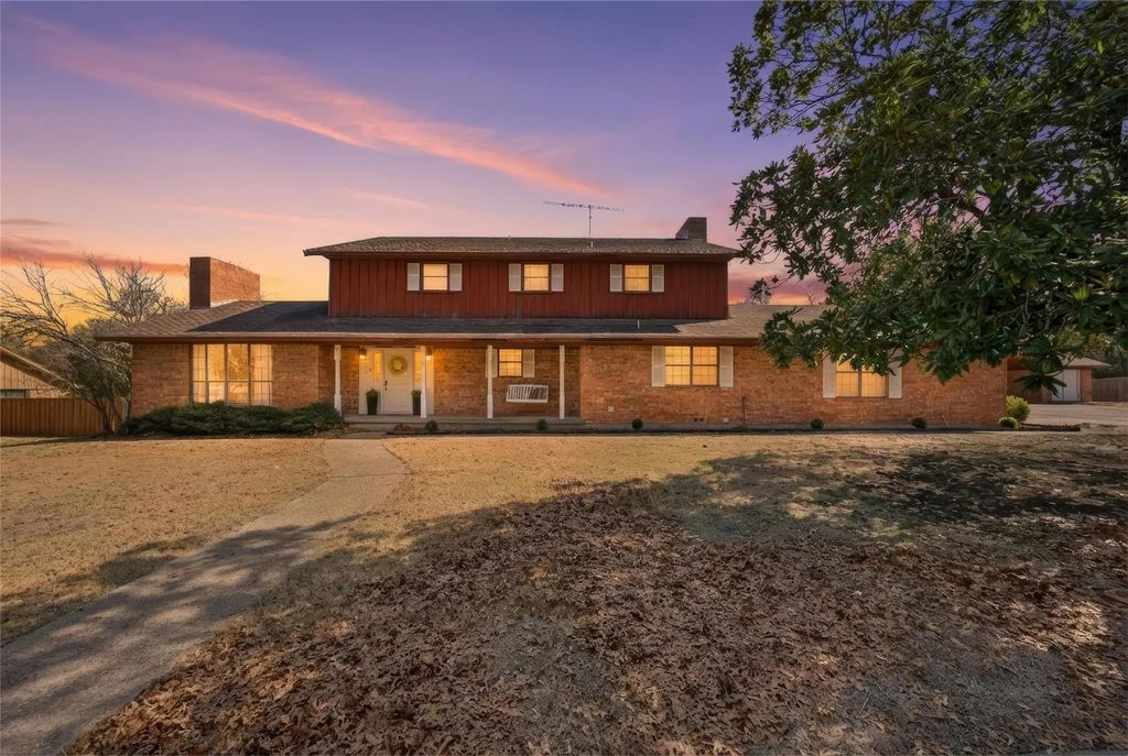 2210 White Street, Clifton