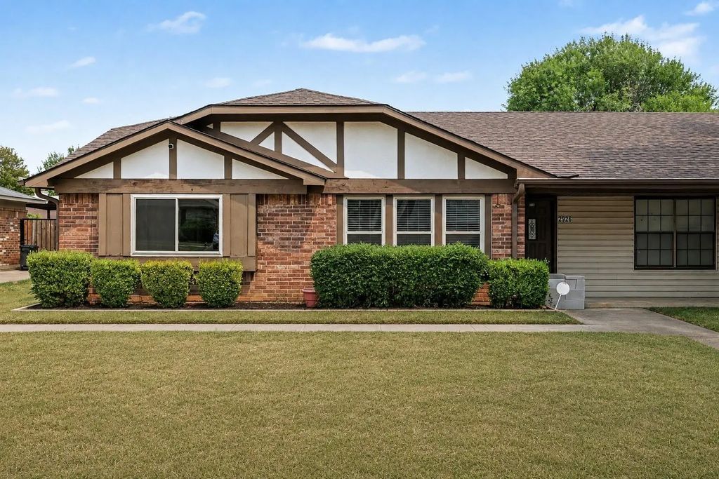2926 Hilltop Drive, Euless