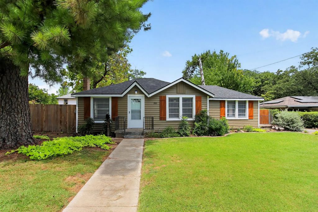2811 Springdale Road, Fort Worth