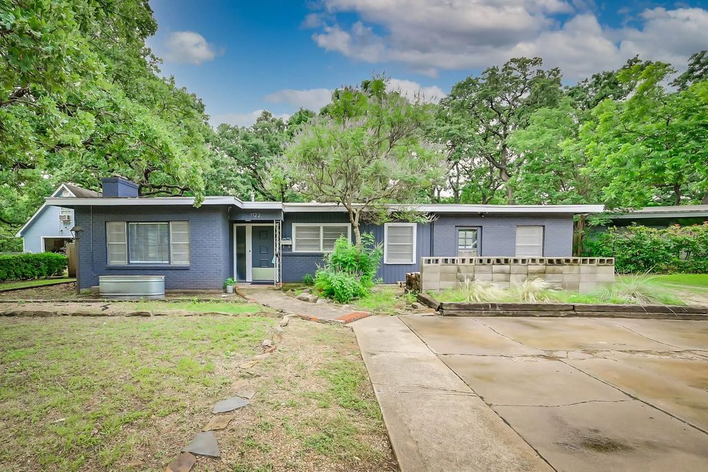 1122 W Park Row Drive, Arlington