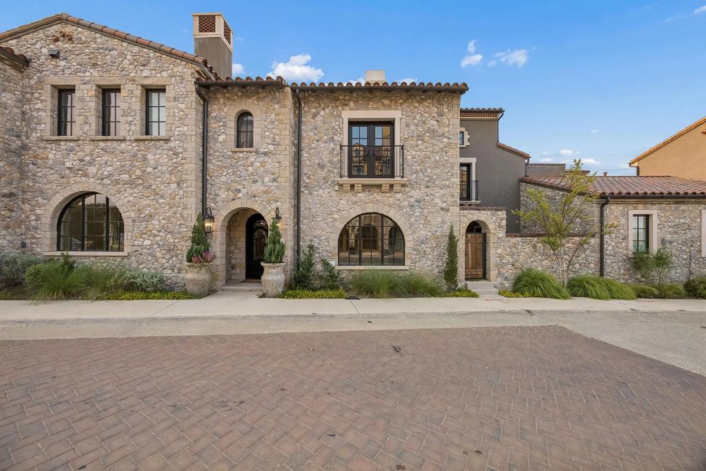 74 Cortes Drive, Westlake