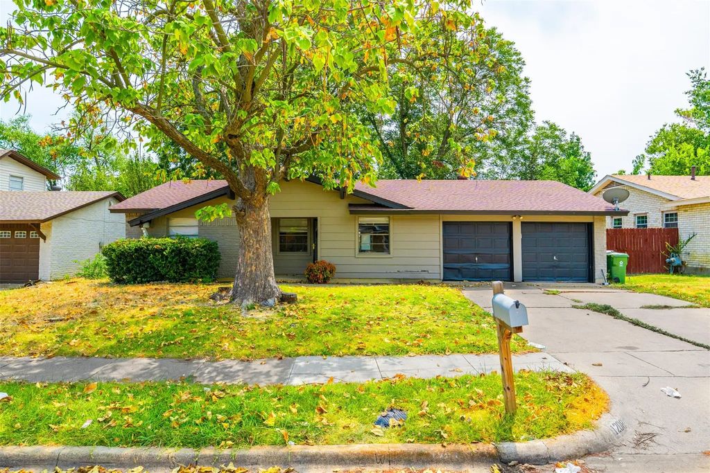 1208 E Timberview Lane, Arlington