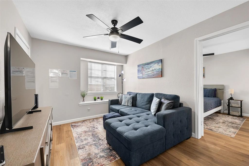 1712 Crest Point Drive, Arlington