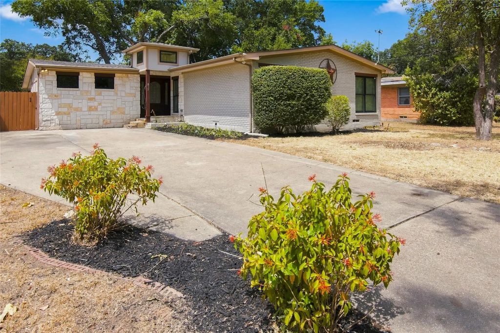 815 National Drive, Irving