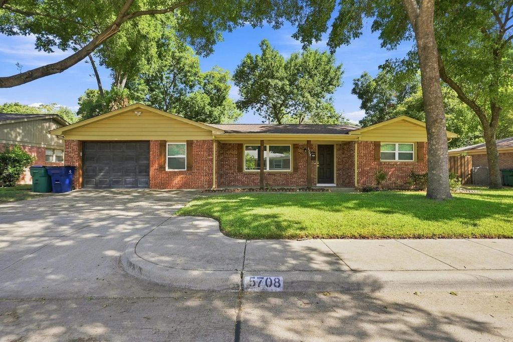 5708 Sunset Road, Westworth Village