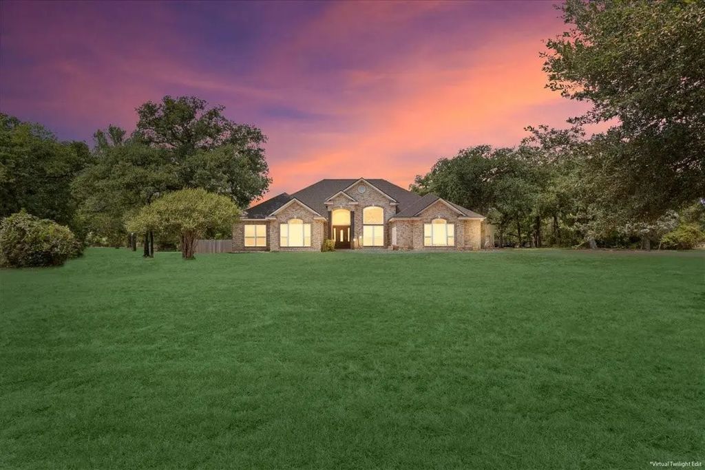 111 Spring Creek Street, Waco