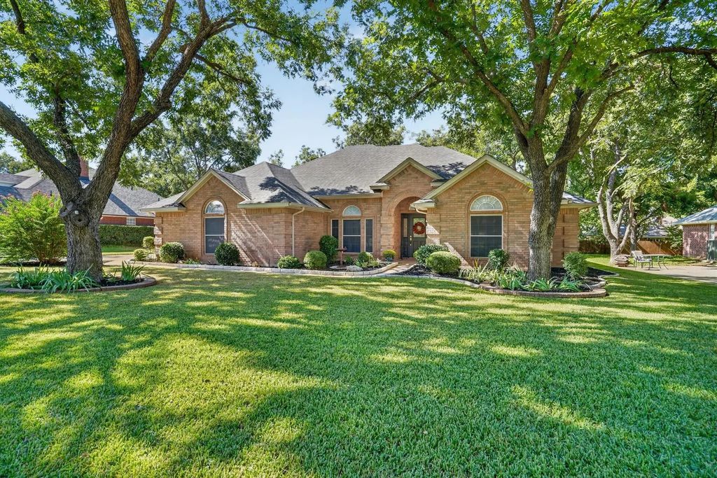 9216 Hanging Moss Drive, Granbury
