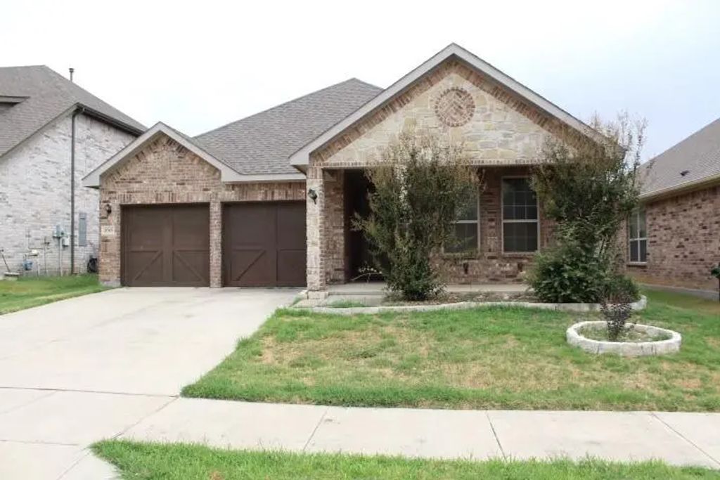 3705 Fossil Tree Lane, Fort Worth