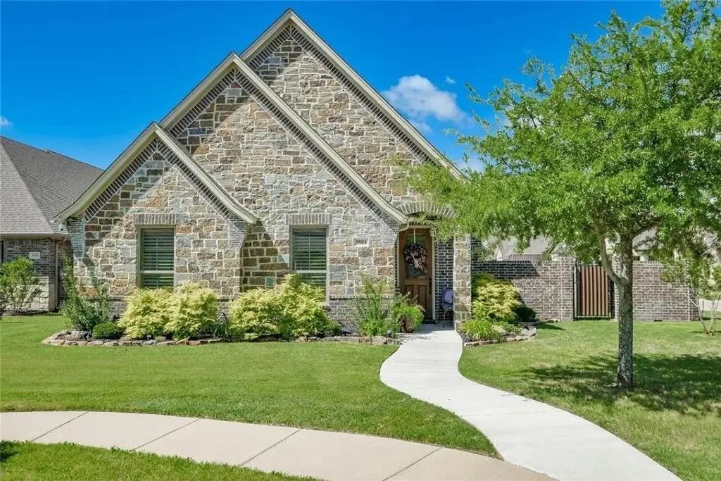 3503 Fountain Way, Granbury