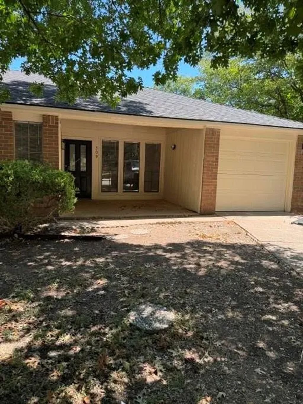 309 West Court, Glenn Heights