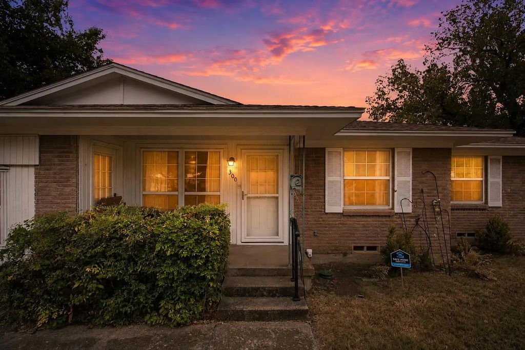 300 Parkwood Place, Lewisville