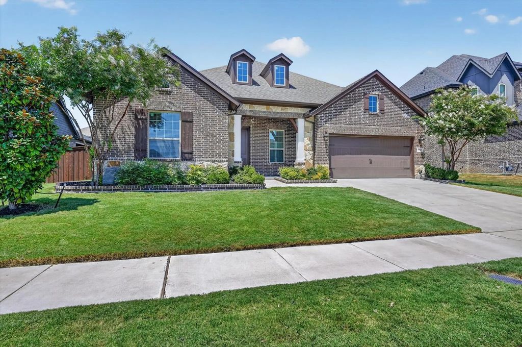 2807 Carrington Drive, Mansfield