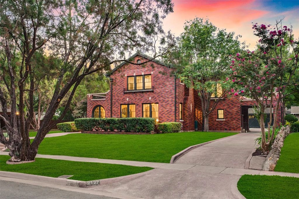2127 Pembroke Drive, Fort Worth