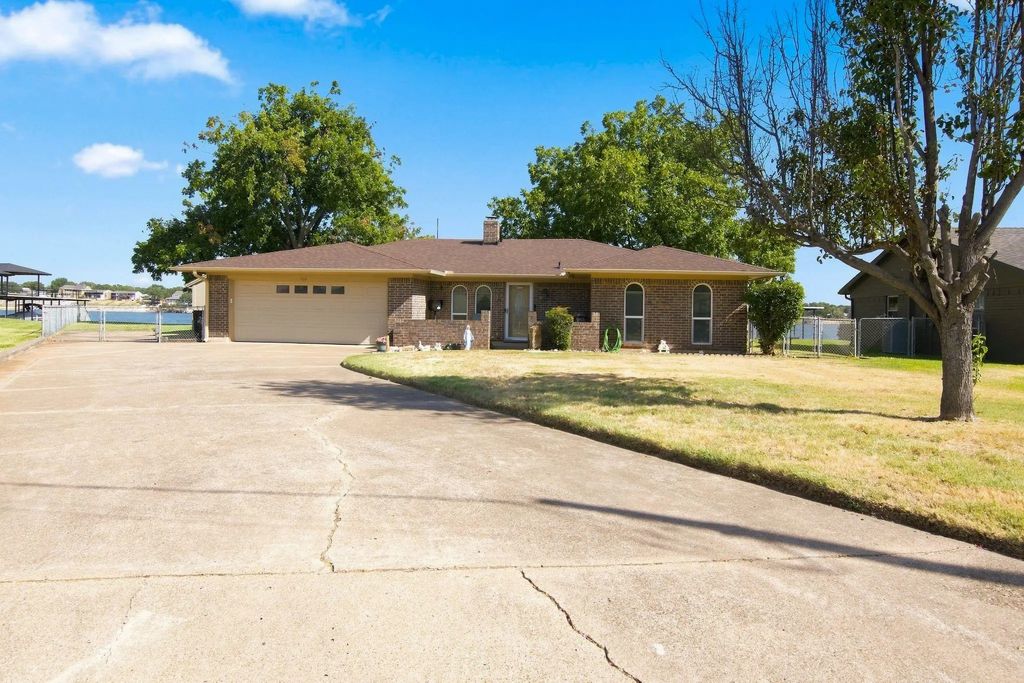 504 Panama Court, Granbury