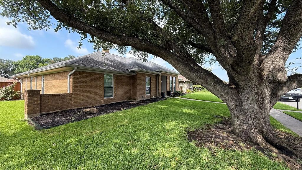 2210 Ridgewood, Carrollton