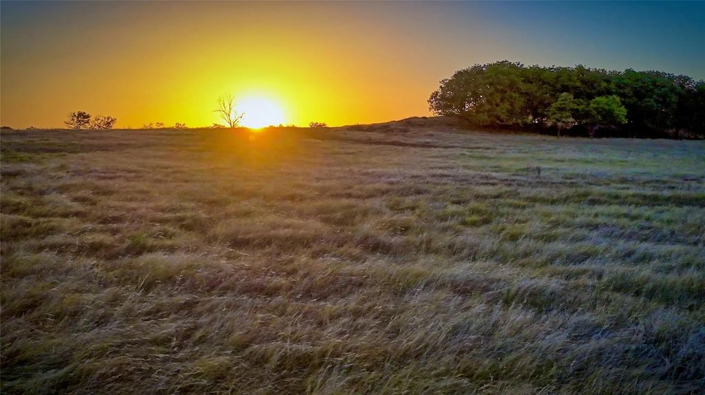 906 Rock Springs School Road, Nocona
