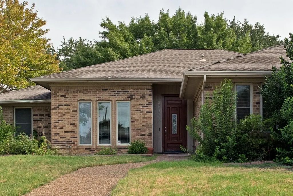 3809 Solarium Place, Plano