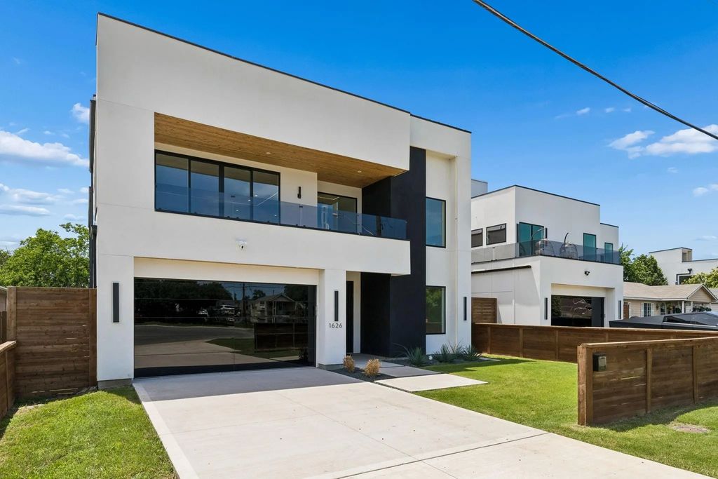 1626 Canada Drive, Dallas