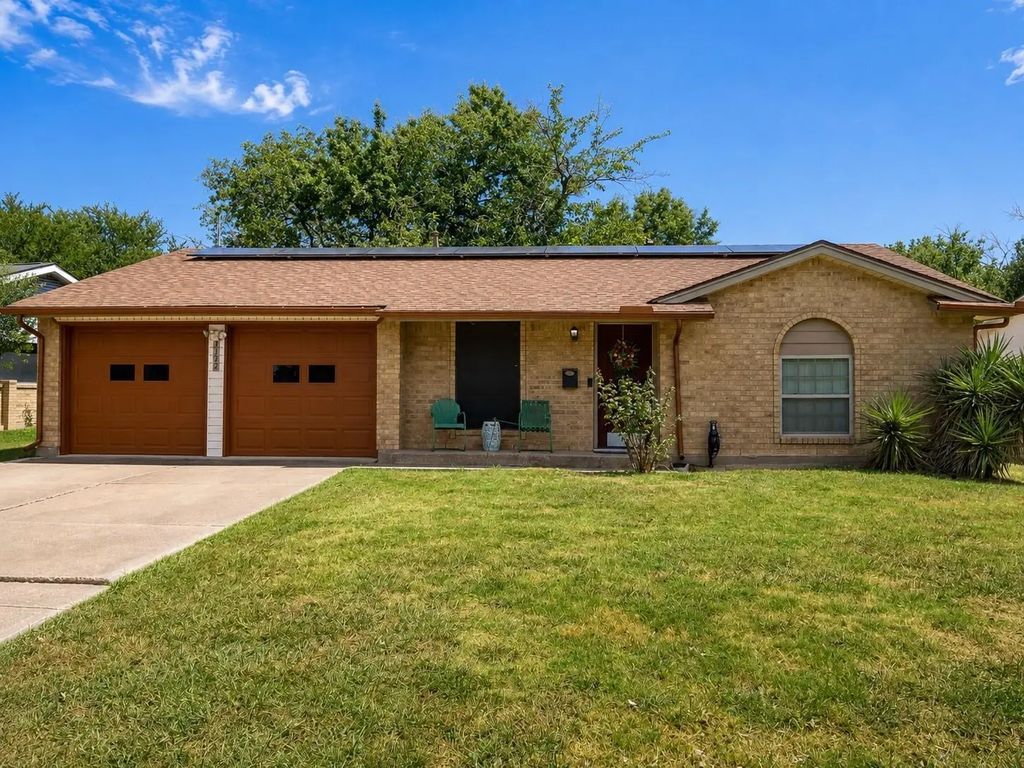 3122 Lark Lane, Irving