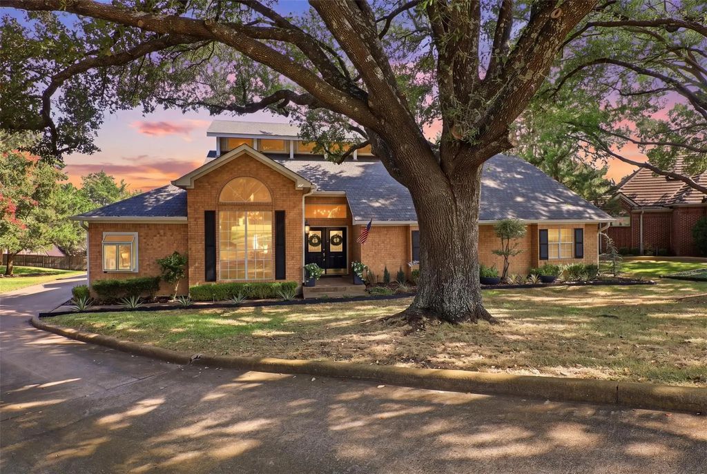 1613 Bay Crest Trail, Heath