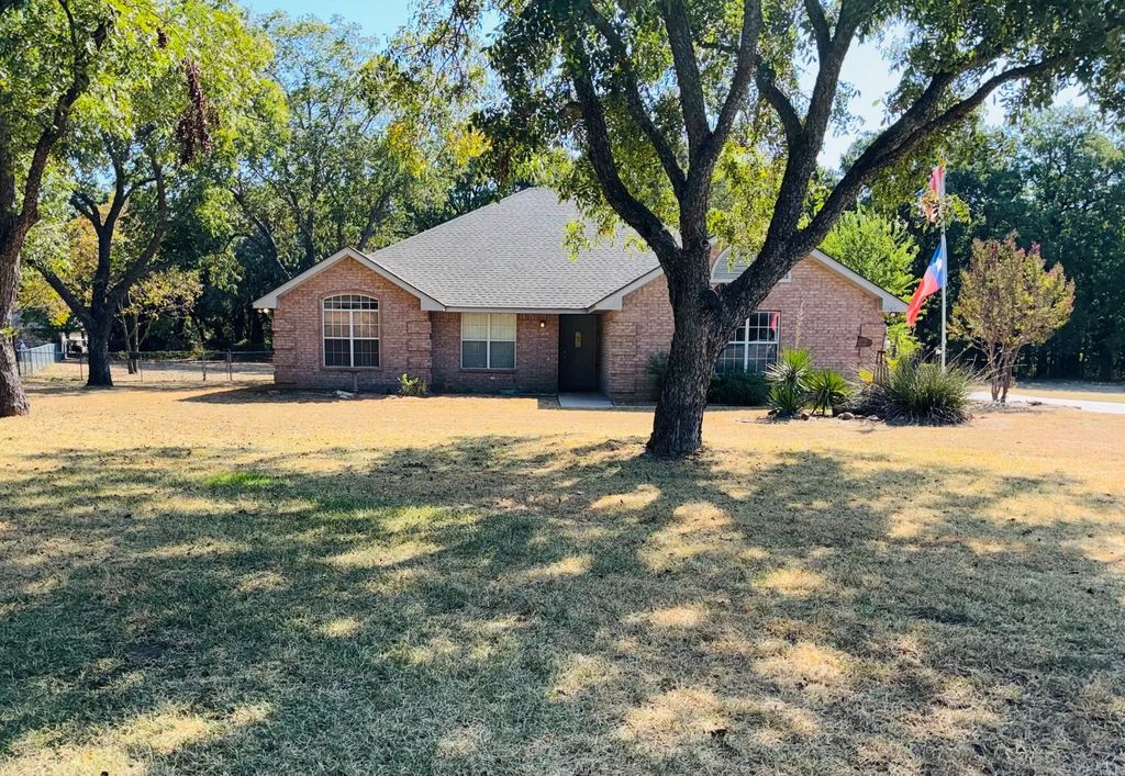 6703 Lejeune Court, Granbury