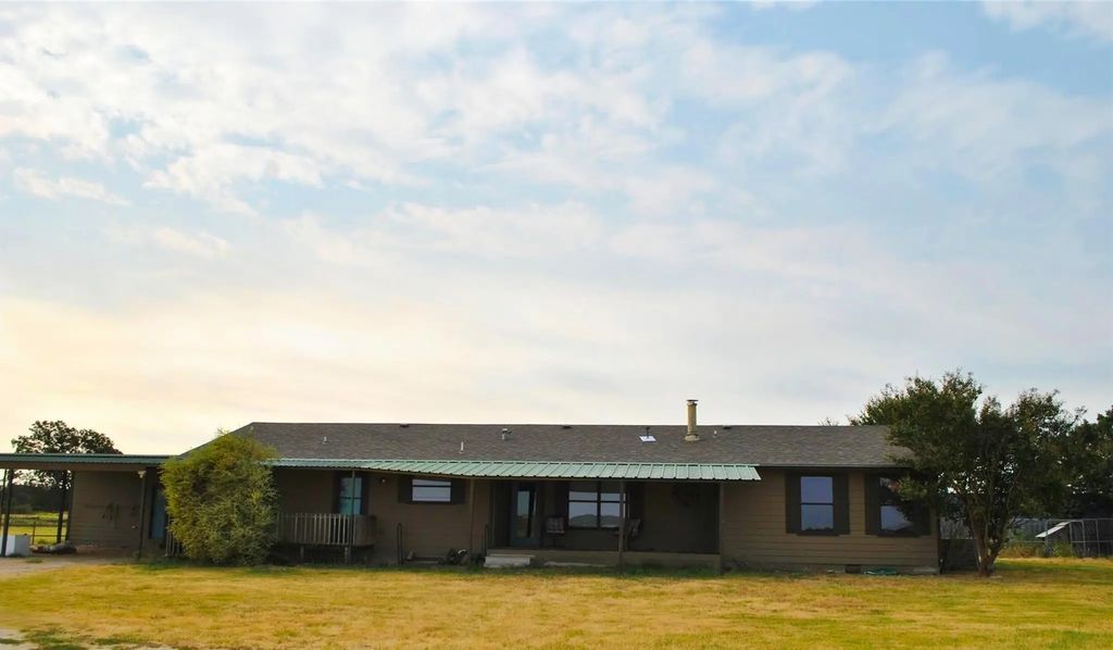 601 Highway 588, Comanche