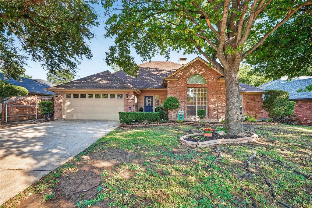 813 Twin Creek Drive, Mansfield